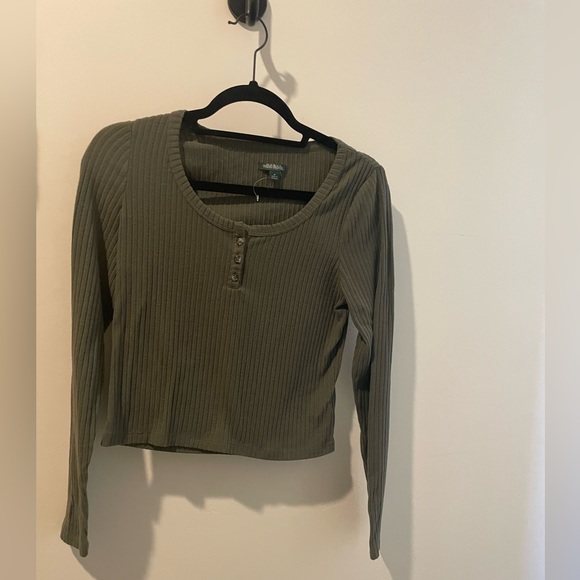 wild fable Tops - Wild Fable  olive green cropped long sleeve shirt.